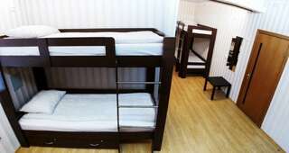 Гостиница Da Vinci Hostel Томск Общий 10-местный номер для мужчин и женщин-1