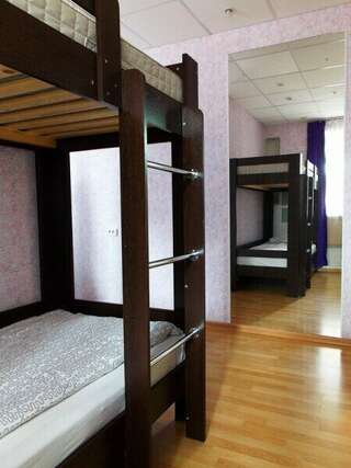 Гостиница Da Vinci Hostel Томск 10-местный общий номер для женщин-1