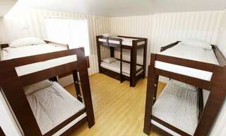 Гостиница Da Vinci Hostel Томск Общий 10-местный номер для мужчин и женщин-3
